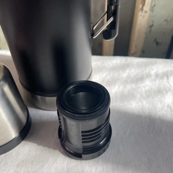 Stanley The Legendary Classic Bottle 2.0 Quart Thermos Insulated - Picture 3 of 12